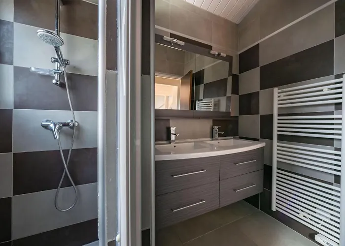 Villa Les Pinassottes By Interhome